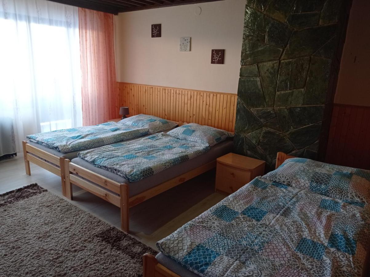 Отель Penzion Sarka Штрба Экстерьер фото